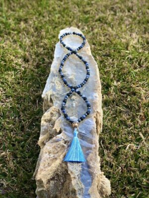 Japamala de sodalite, hematite e lava