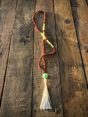 Japamala de Jaspe vermelho, Calcite amrela, Quartzo verde e Rudraksha