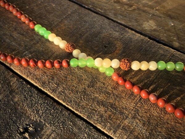 Japamala de Jaspe vermelho, Calcite amrela, Quartzo verde e Rudraksha - Image 2